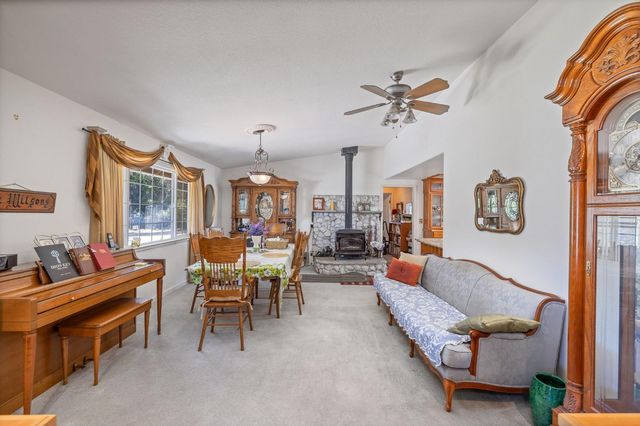 45544 Pine River Rd, Ahwahnee, CA 93601