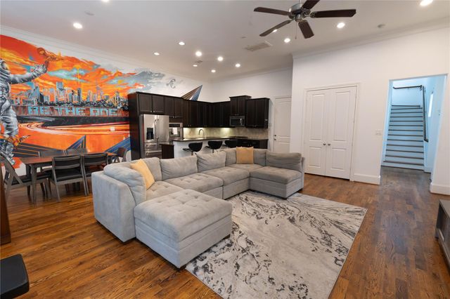 9429 London Bridge Station, Houston, TX 77045