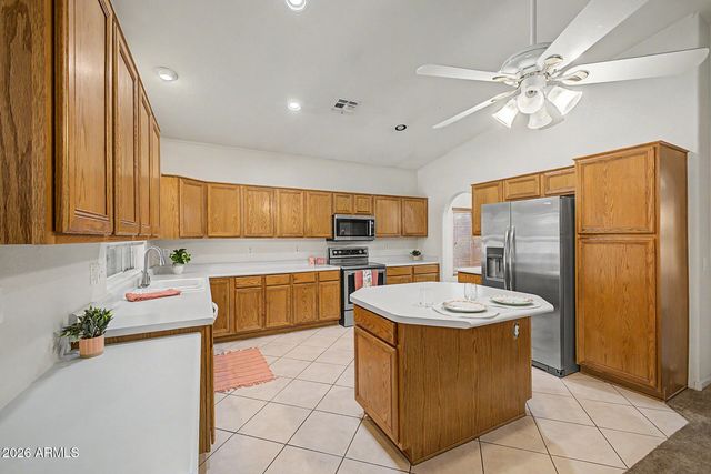 7672 W BETTY ELYSE Lane, Peoria, AZ 85382