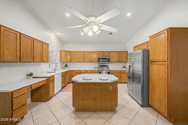 7672 W BETTY ELYSE Lane, Peoria, AZ 85382