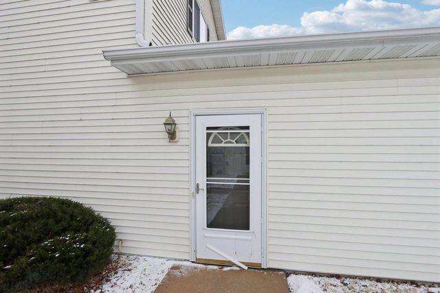 1608 Commonwealth Drive, Fort Atkinson, WI 53538