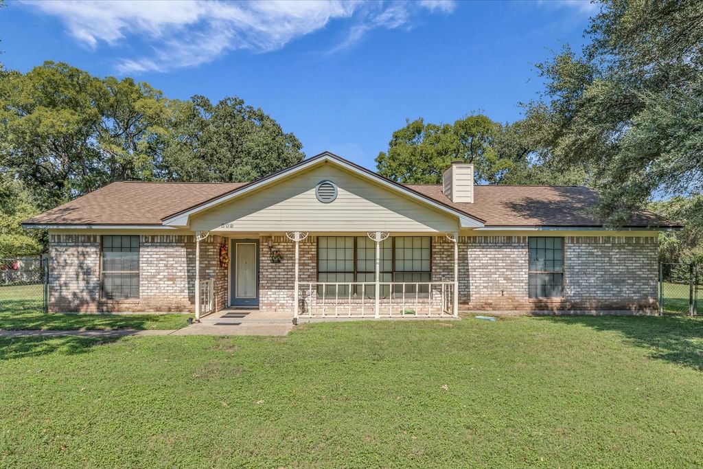 309 Old Leroy Road, Elm Mott, TX 76640