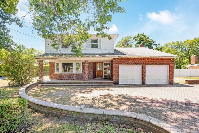 1103 Carlls Straight Path, Dix Hills, NY 11746