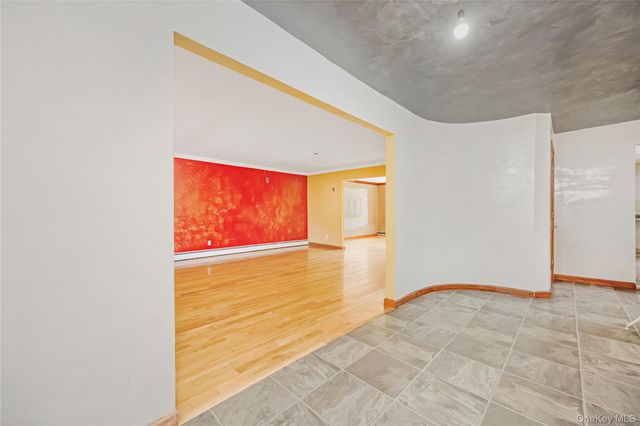 1103 Carlls Straight Path, Dix Hills, NY 11746
