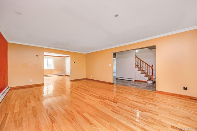 1103 Carlls Straight Path, Dix Hills, NY 11746