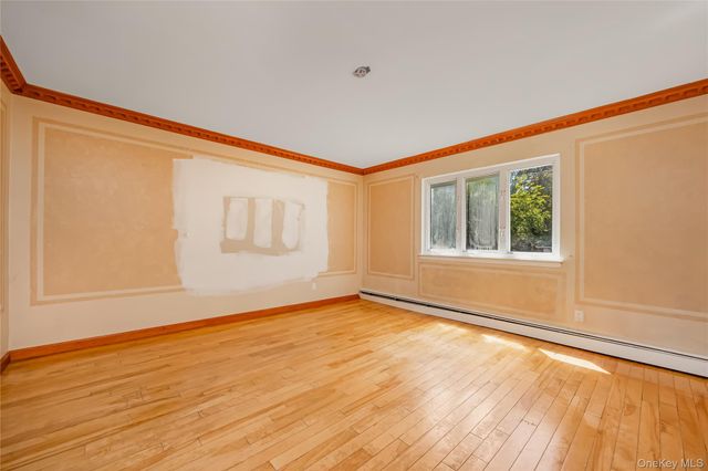 1103 Carlls Straight Path, Dix Hills, NY 11746
