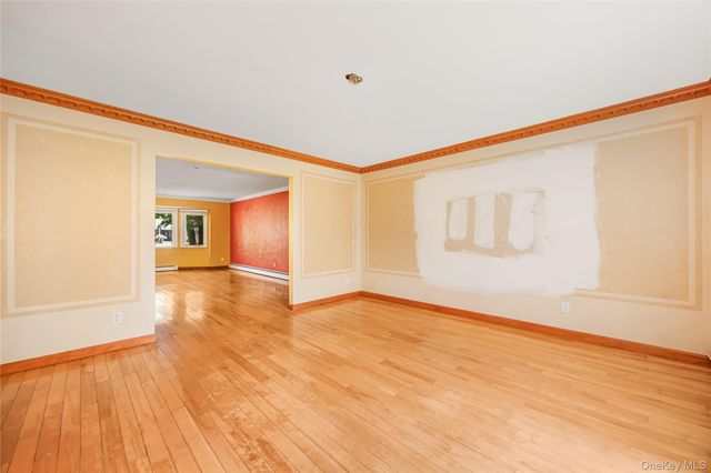 1103 Carlls Straight Path, Dix Hills, NY 11746