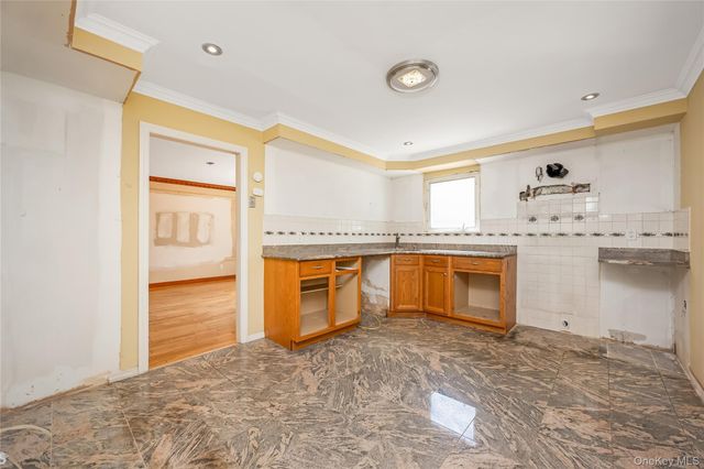 1103 Carlls Straight Path, Dix Hills, NY 11746