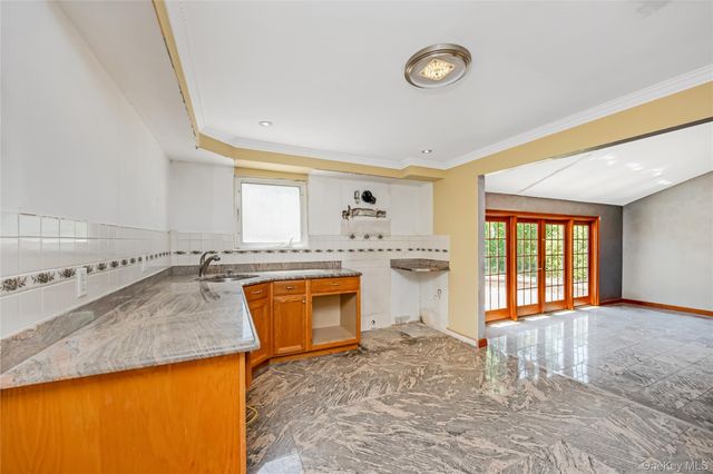 1103 Carlls Straight Path, Dix Hills, NY 11746