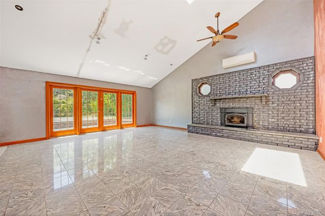 1103 Carlls Straight Path, Dix Hills, NY 11746