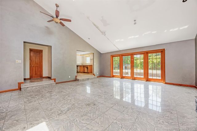 1103 Carlls Straight Path, Dix Hills, NY 11746