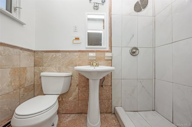 1103 Carlls Straight Path, Dix Hills, NY 11746