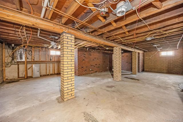 1103 Carlls Straight Path, Dix Hills, NY 11746