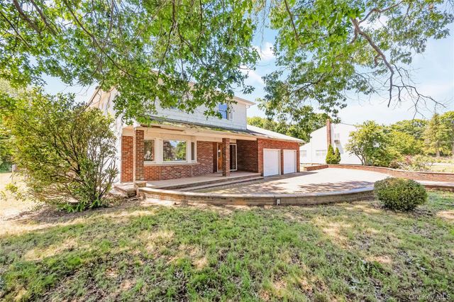 1103 Carlls Straight Path, Dix Hills, NY 11746