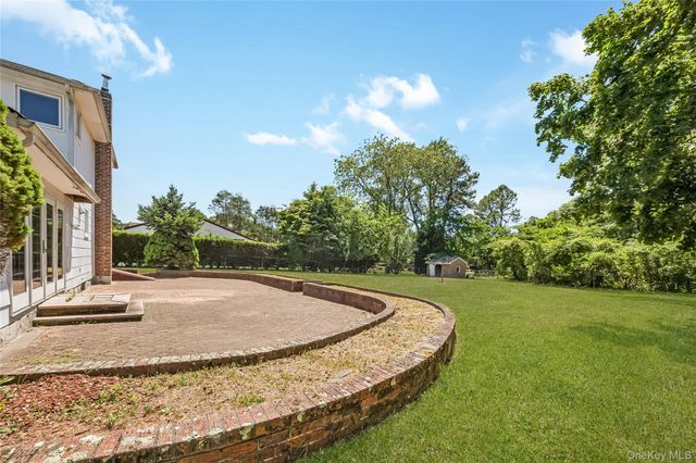 1103 Carlls Straight Path, Dix Hills, NY 11746