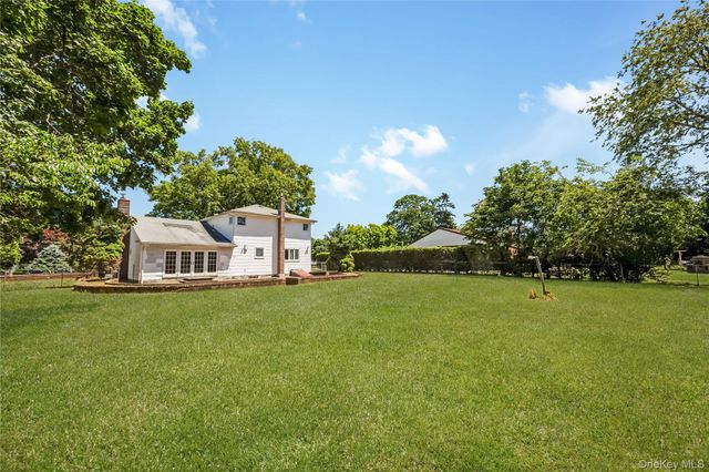 1103 Carlls Straight Path, Dix Hills, NY 11746