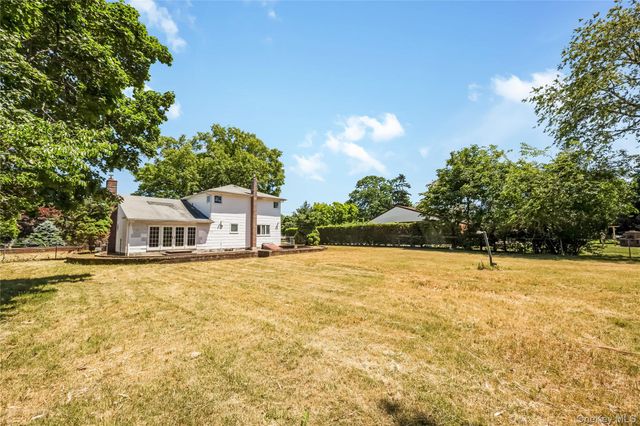 1103 Carlls Straight Path, Dix Hills, NY 11746