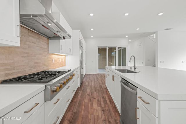 27503 N Golden Currant Place, Valencia, CA 91381