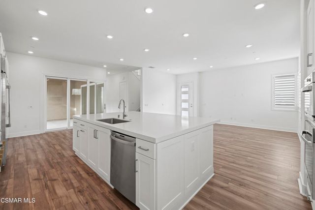 27503 N Golden Currant Place, Valencia, CA 91381