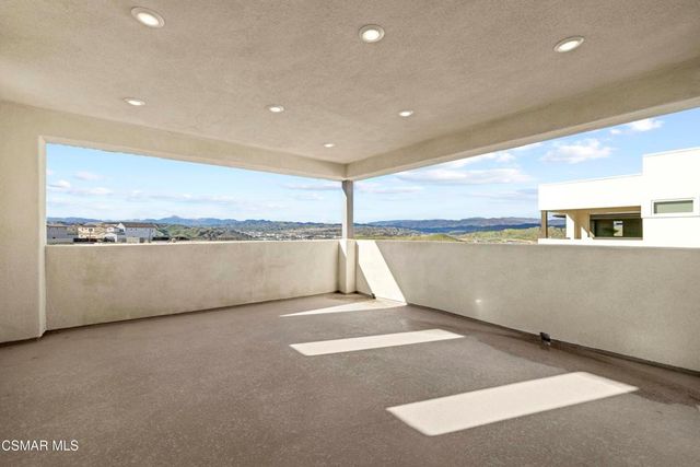 27503 N Golden Currant Place, Valencia, CA 91381