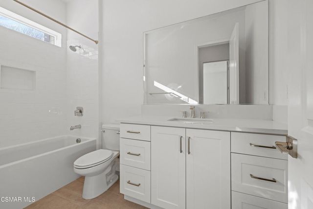 27503 N Golden Currant Place, Valencia, CA 91381