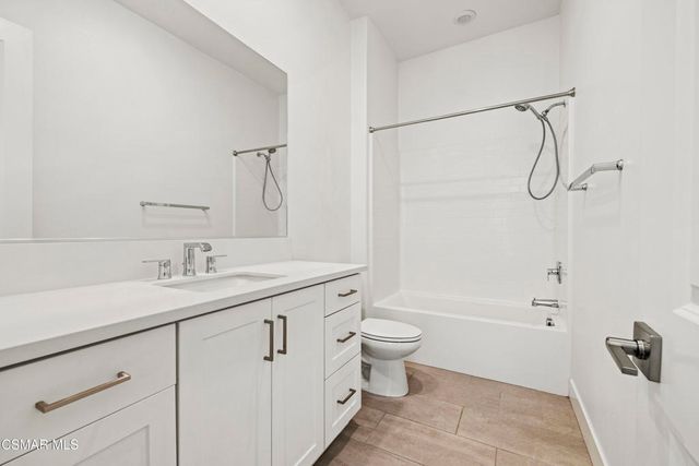 27503 N Golden Currant Place, Valencia, CA 91381