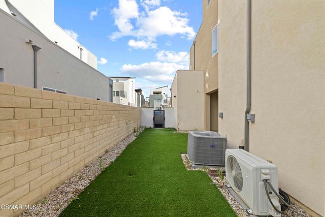 27503 N Golden Currant Place, Valencia, CA 91381