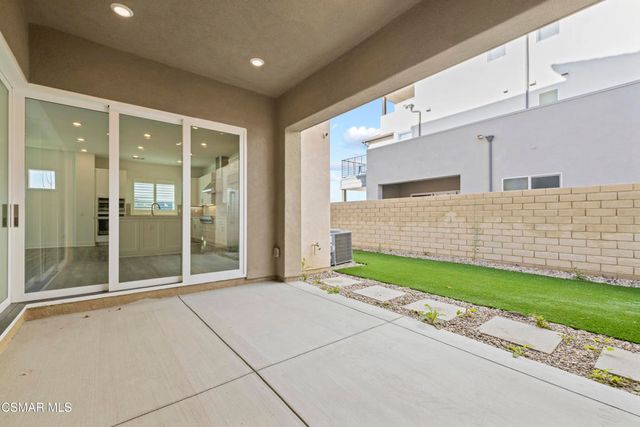 27503 N Golden Currant Place, Valencia, CA 91381