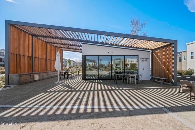 27503 N Golden Currant Place, Valencia, CA 91381