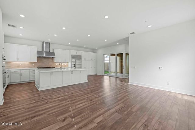 27503 N Golden Currant Place, Valencia, CA 91381