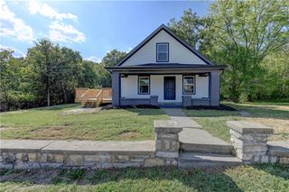 108 N McCart Street, Richmond, MO 64085