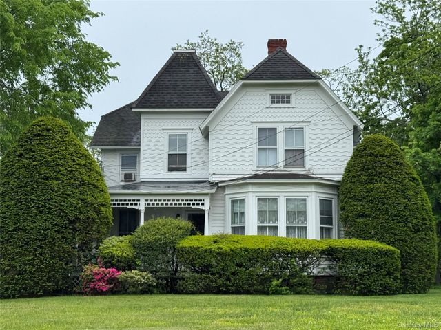 454 Main Street, Center Moriches, NY 11934