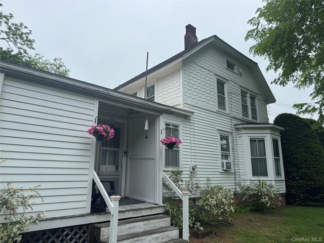 454 Main Street, Center Moriches, NY 11934