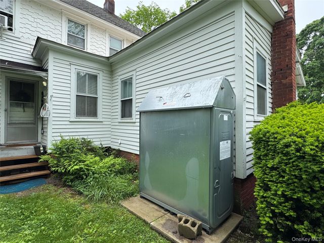 454 Main Street, Center Moriches, NY 11934