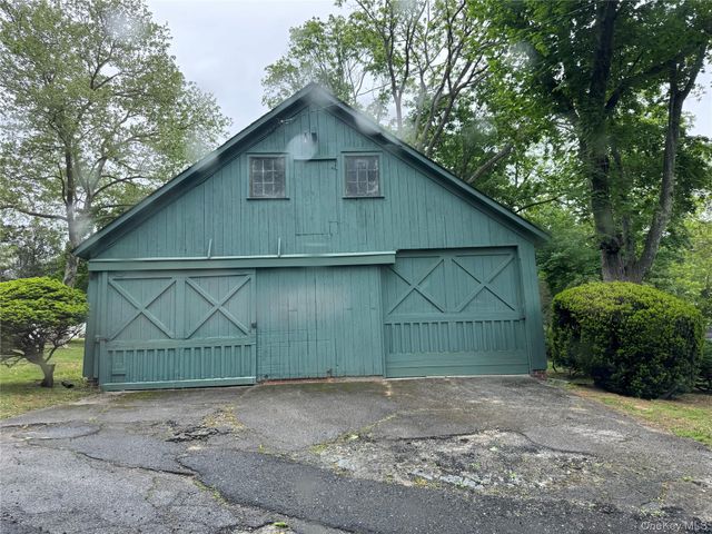 454 Main Street, Center Moriches, NY 11934