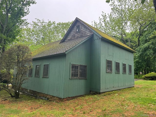 454 Main Street, Center Moriches, NY 11934