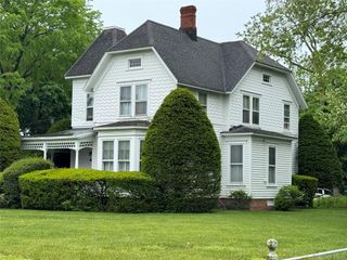 454 Main Street, Center Moriches, NY 11934