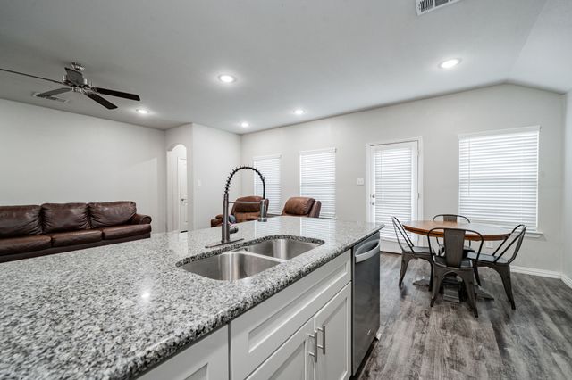 107 Willowbend Loop, Mabank, TX 75147