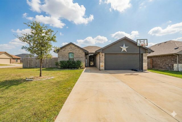 107 Willowbend Loop, Mabank, TX 75147