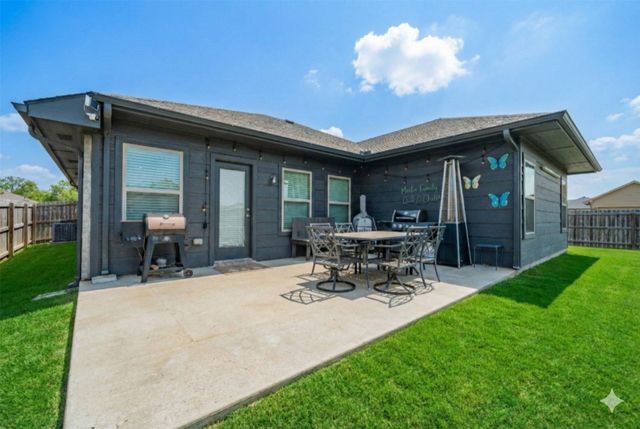 107 Willowbend Loop, Mabank, TX 75147