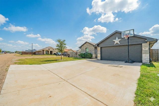 107 Willowbend Loop, Mabank, TX 75147