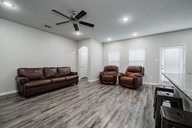 107 Willowbend Loop, Mabank, TX 75147