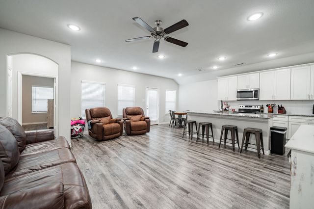 107 Willowbend Loop, Mabank, TX 75147