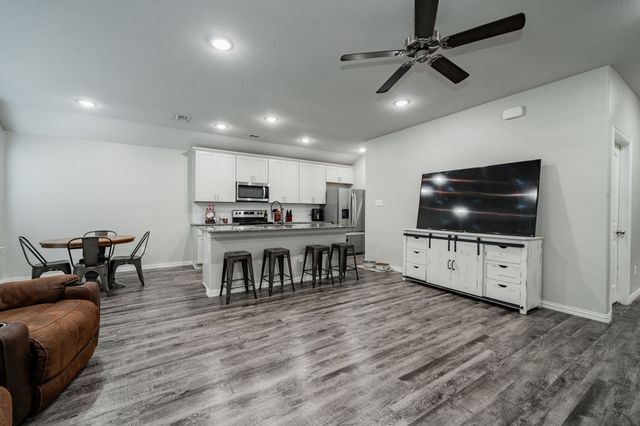 107 Willowbend Loop, Mabank, TX 75147