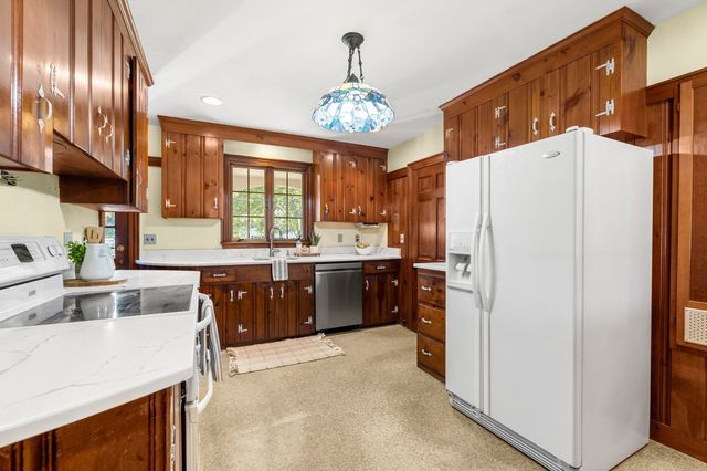 20 Rivercliff Rd, Lowell, MA 01852