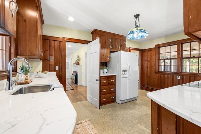 20 Rivercliff Rd, Lowell, MA 01852