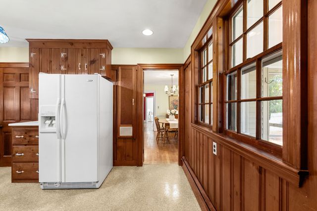 20 Rivercliff Rd, Lowell, MA 01852