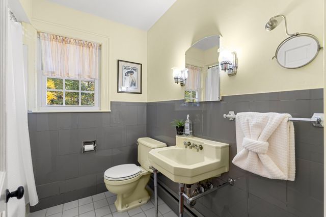 20 Rivercliff Rd, Lowell, MA 01852