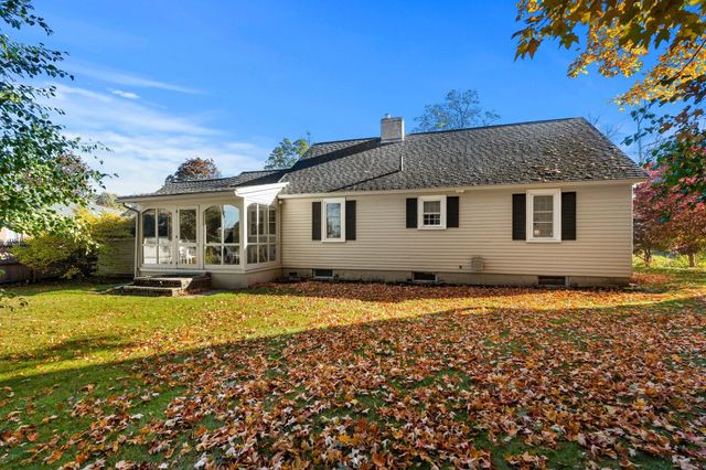 20 Rivercliff Rd, Lowell, MA 01852