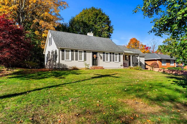 20 Rivercliff Rd, Lowell, MA 01852